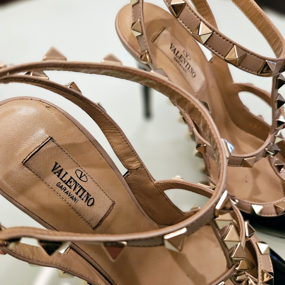 Valentino Rock Studded Pump - Picture 9 of 9